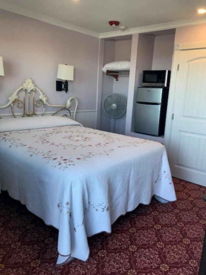 Sugarloaf Mountain Motel Virginia City Bagian luar foto