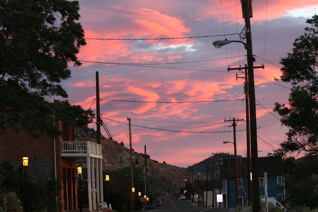 Sugarloaf Mountain Motel Virginia City Bagian luar foto